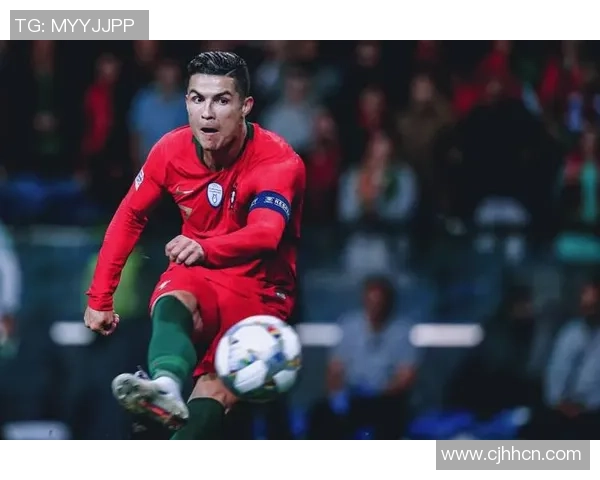 足球巨星居家生活揭秘：从训练到家庭时光，球场之外的另一面